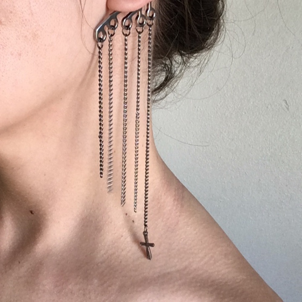 👑FREE w/purchase Set Earcuff Bundle Cross Gunmetal Fringe Ear Cuff